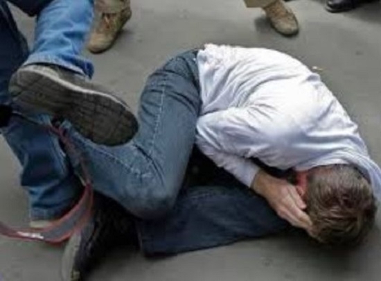 Вчера четирима души от ромски произход пребили охранител на база