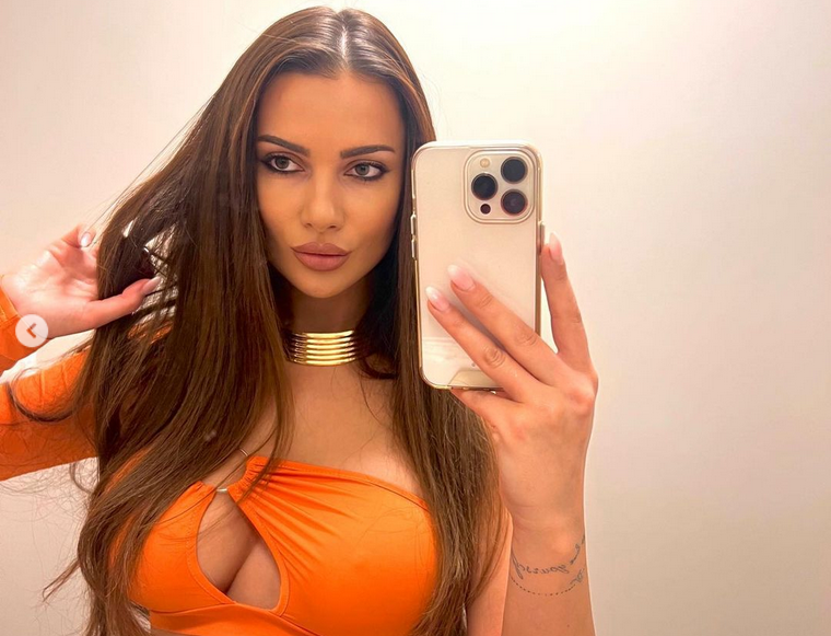 Симона Милова от Фермата 8 нажежи тези дни родното Черноморие