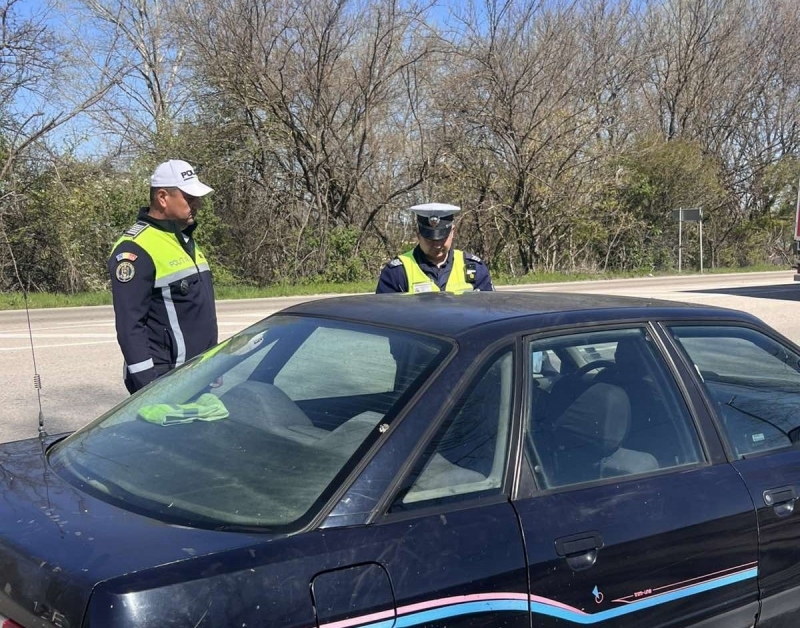 Заради предстоящите празници: Видински и румънски полицаи регулират трафика по Е-79 /снимки/