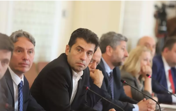 Броени дни преди депутатите да се върнат на работа напрежението