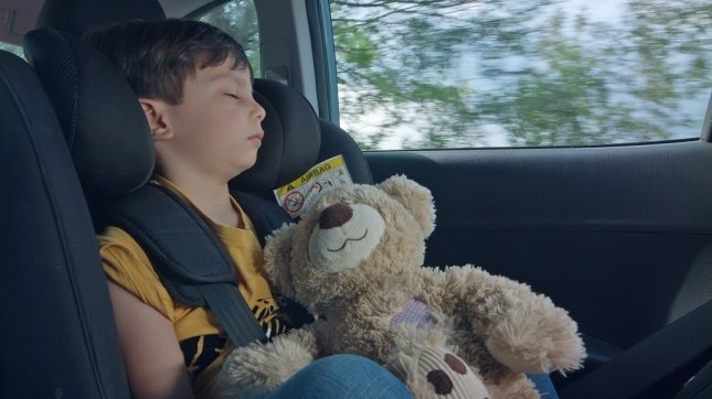 Извадиха четири полуприпаднали деца на възраст между три и осем