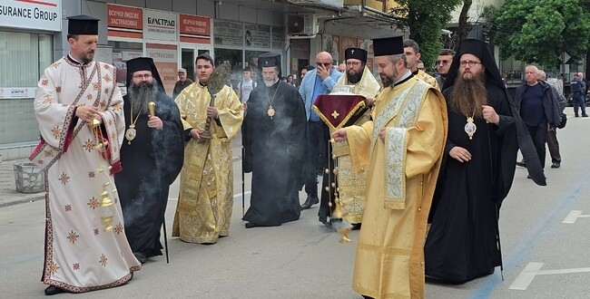 Видин посрещна тържествено част от мощите на св. Николай Чудотворец