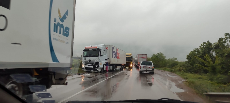 Дрогиран тираджия предизвика катастрофа на обхода на Враца съобщиха от