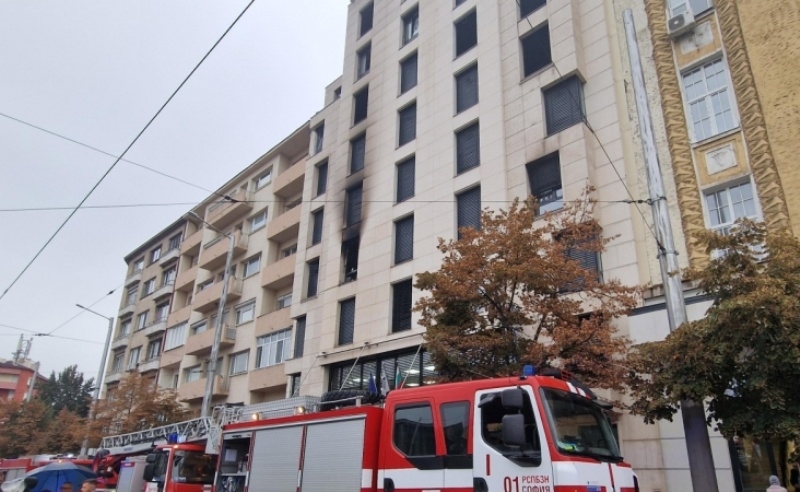 Една жена е загинала а шестима са ранени при пожар в хотел