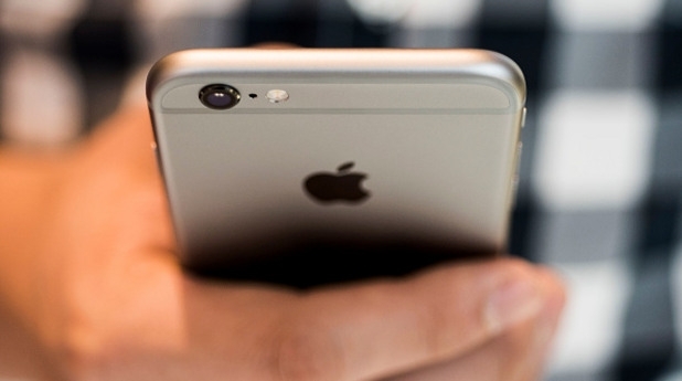 Притежатели на iPhone са открили програмва грешка която им позволява