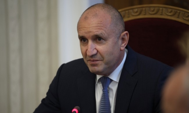 След като се проведоха консултации с всички парламентарни групи се