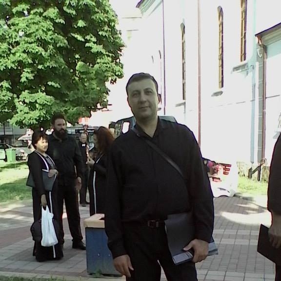 Врачанин в схема за десетки хиляди! Построил си басейн в Стара Загора с пари на училище /снимки/