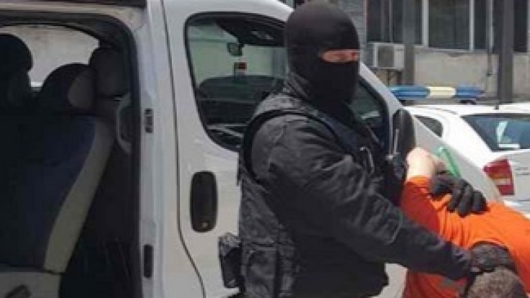 Двама граждани на Кралство Нидерландия са задържани за 72 часа с постановление