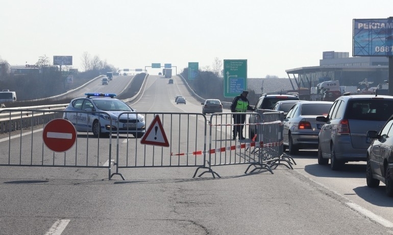 Необичайно голям брой декларации за излизане от София преди уикенда