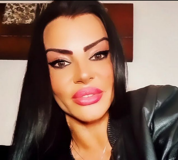 Известната полска порно звезда Аманда Фокс е обожавана от феновете