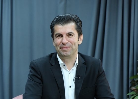 Кирил Петков депозира оставката си като депутат