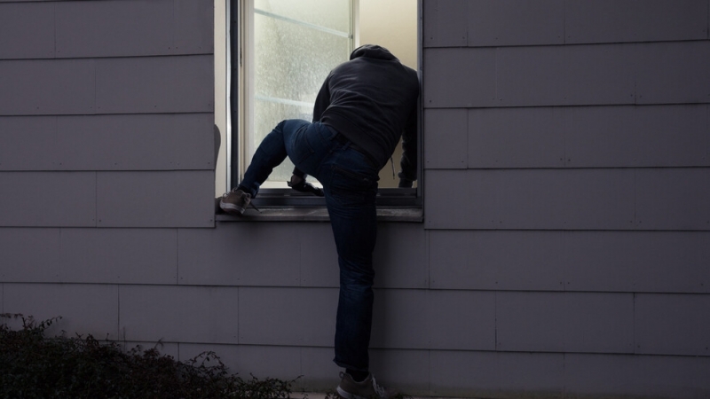 Полицаи са хванали младеж извършил кражба от къща във врачанско