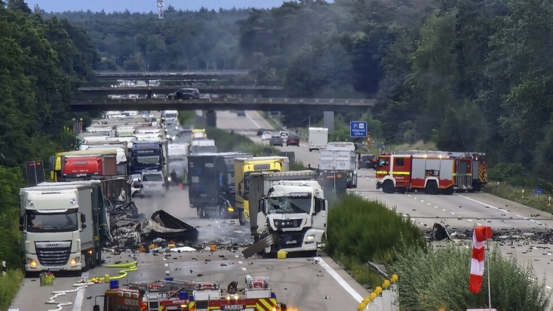 Пет камиона се удариха на магистрала в Североизточна Германия. Поне