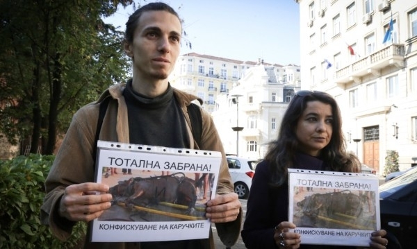 Веганите срещу църквата заради избиването на агънца