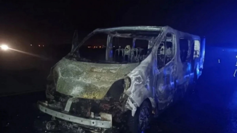 Пожарникари гасиха запален бус във Врачанско съобщиха от МВР Случката