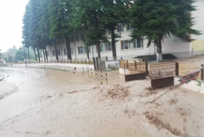 Потоп връхлетя още един град в Северозапада научи агенция BulNews
