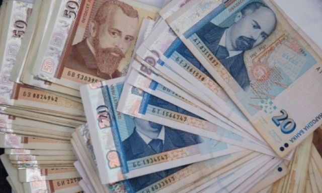 Апаш разби офис в Монтанско и задигна 2 бона и