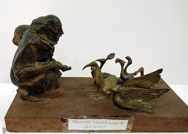 Две изложби с картини и малки пластики бяха открити в