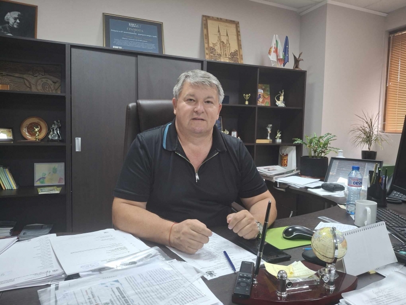 Музика, танци и заря за празника на Чипровци