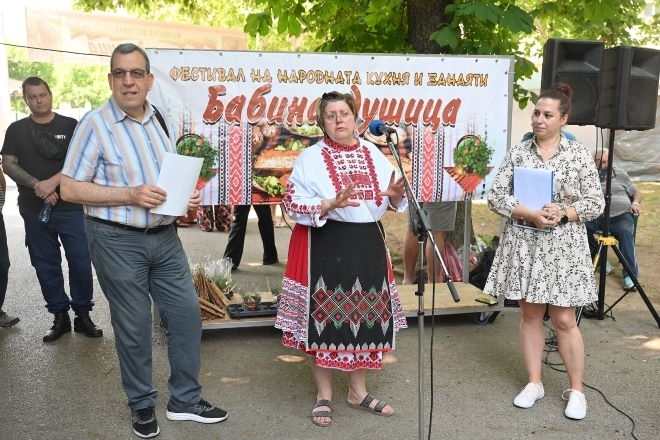 12 читалища се включиха във Фестивала на традиционната кухня "Бабина душица" в Монтана /снимки/