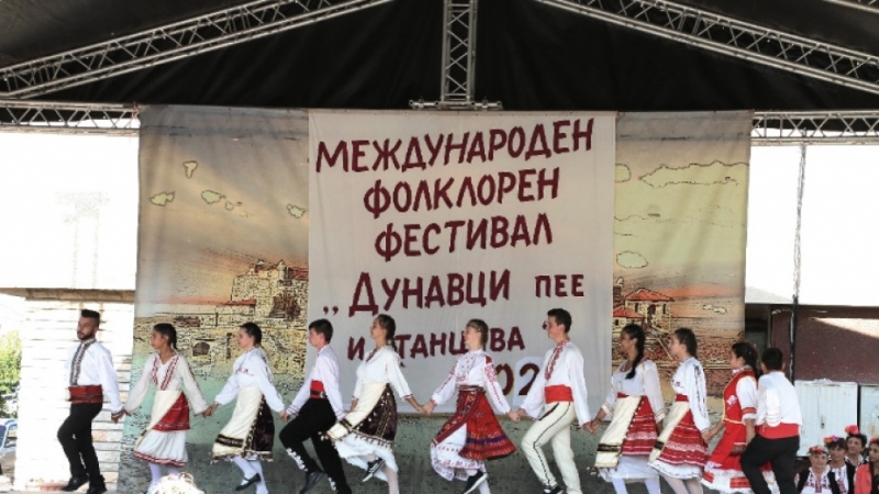 В Дунавци отбелязаха празника си с фолклорен фестивал