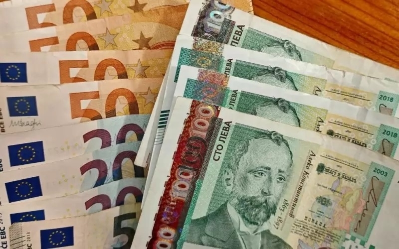 Част от банките обявиха че удължават срока за безплатен обмен