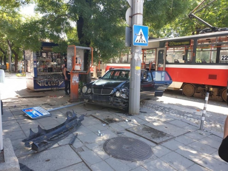 Тежка катастрофа е станала в София в района на пазара