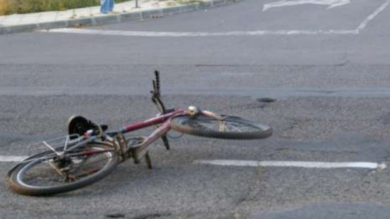 65-годишен велосипедист е с опасност за живота след инцидент в