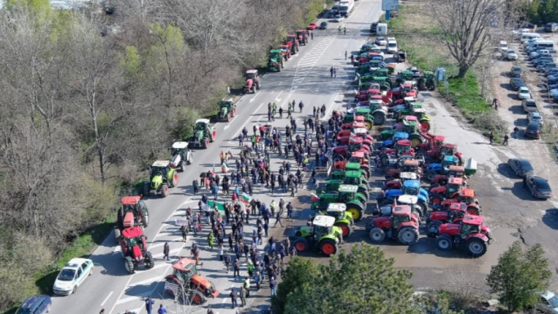 Протест на зърнопроизводители блокира международeн път Е-79 край Видин. На