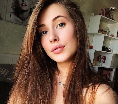 Тя е млада и талантлива тя е атлетка Полина Кнороз