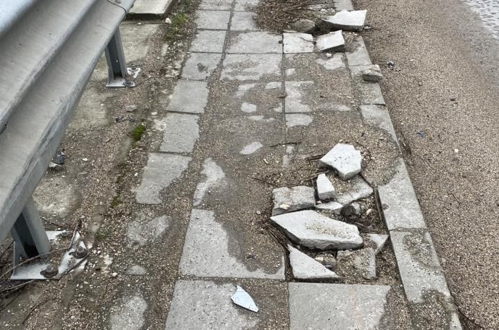 Опасност! Пътят към прохода „Вратцата“ застрашава живота на пешеходците, врачани апелират за ремонт /снимки/