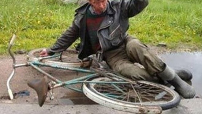 Мъртвопиян колоездач излетя от пътя край Монтана съобщиха от полицията Инцидентът