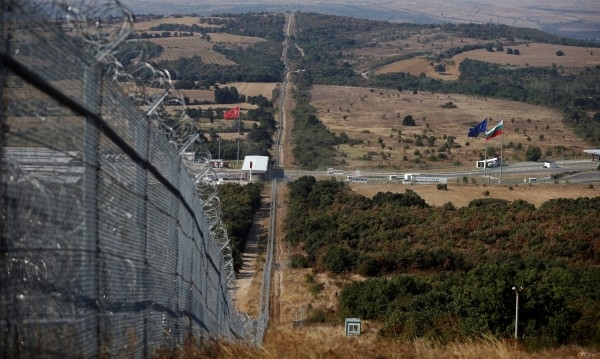 На границата с Турция са задържани 206 нелегални имигранти за