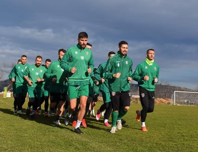 Седем играчи на врачанския футболен отбор Ботев са с положителна