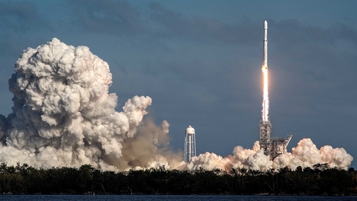 Изстрелването на ракетата Space X Falcon 9 която през август