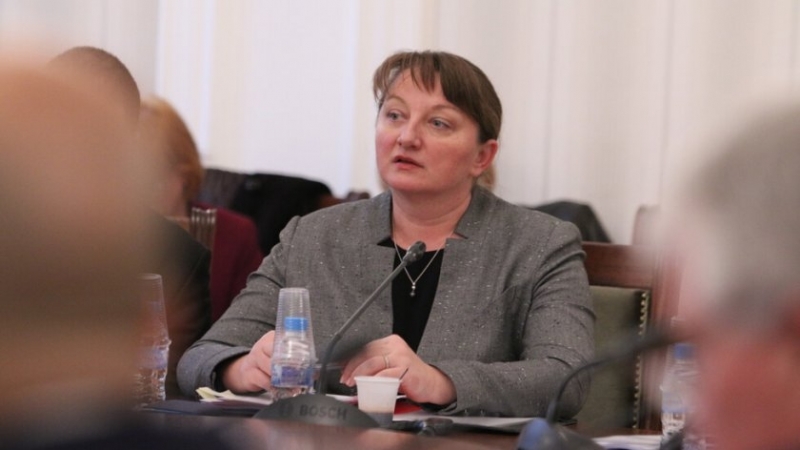 Считано от днес общо 60 дни неплатен отпуск ще се