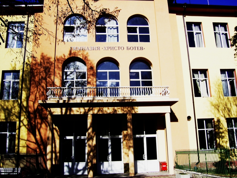 Напрежение в гимназия Христо Ботев в Дупница Там конфликт между