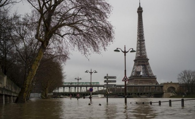 Около 400 души трябваше да напуснат домовете си в парижкия