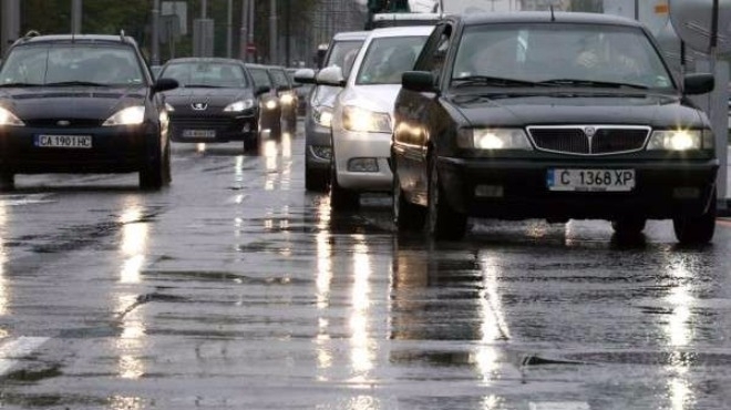 ОГРАНИЧЕНИЯ ЗА ТОВАРНИ АВТОМОБИЛИ Забранява се движението на моторни превозни