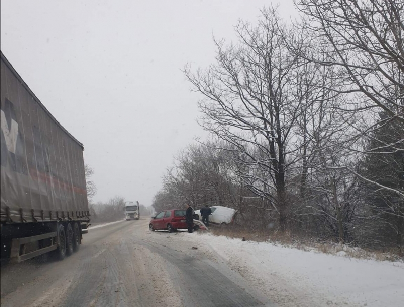 Кола изхвърча от пътя между Враца и Монтана научи BulNews