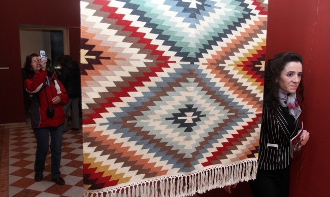 Бутикова изложба История в цветове 350 години българско килимарство ще