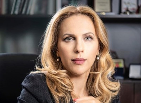 Николова: Ще обсъдим компромис с вечерния час за празниците