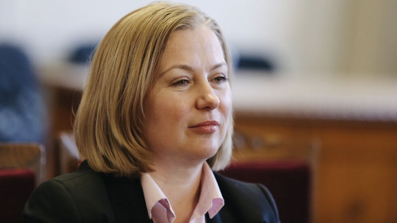 Правосъдният министър Надежда Йорданова ще внесе сигнала за предсрочно прекратяване