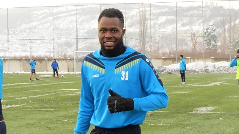 Монтана тества втори французин Първа тренировка на терена с изкуствена