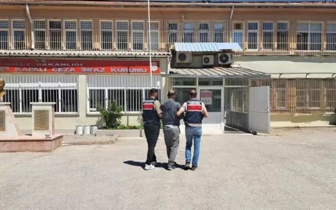 Кметовете на три големи турски града бяха арестувани