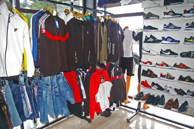 Фалшиви маркови стоки за 30 000 лева иззеха полицаи от