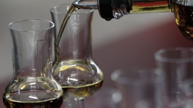 Най малко 42 души са починали след употреба на фалшив алкохол