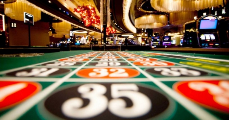 Около 03 00 часа тази сутрин маскиран и въоръжен мъж нападнал