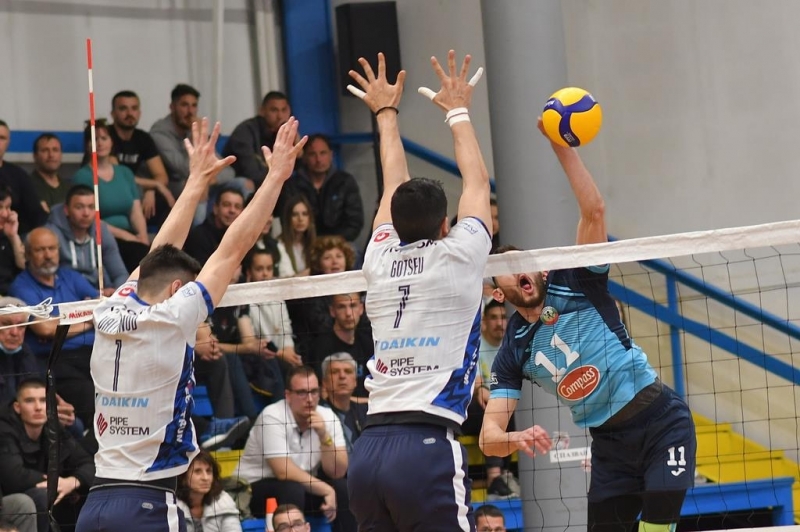 В решителната трета среща от frac14 плейофните плеойфи за титлата