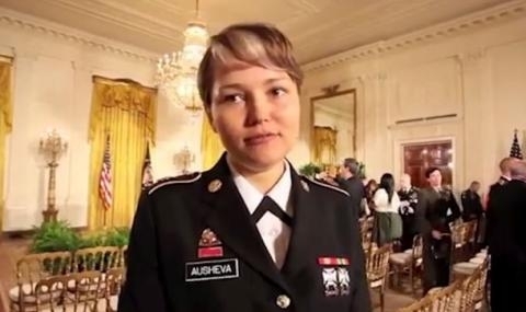 Родената в Русия Алла Аушева и нейните деца на две